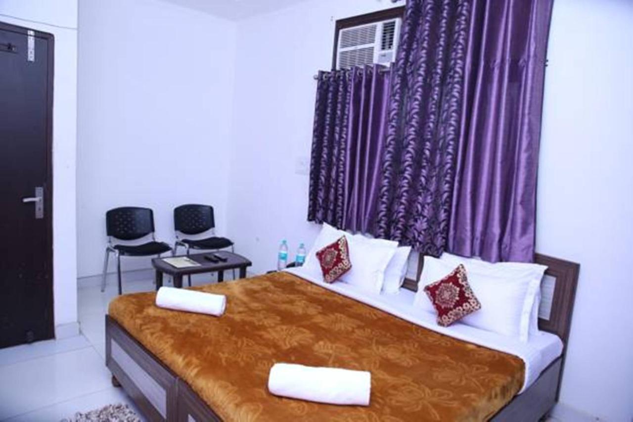 Hotel Airport Land New Delhi Exterior photo