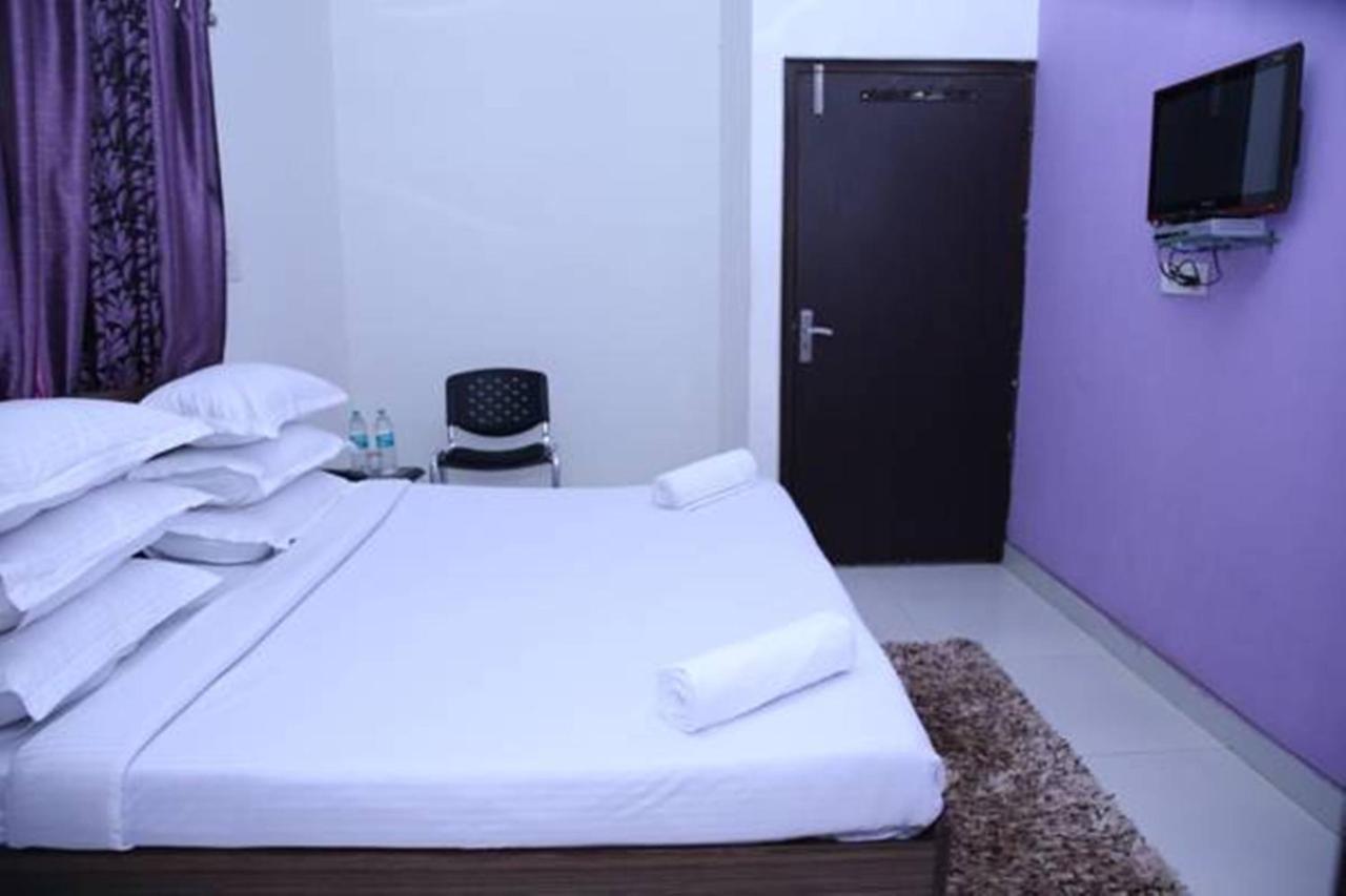 Hotel Airport Land New Delhi Exterior photo