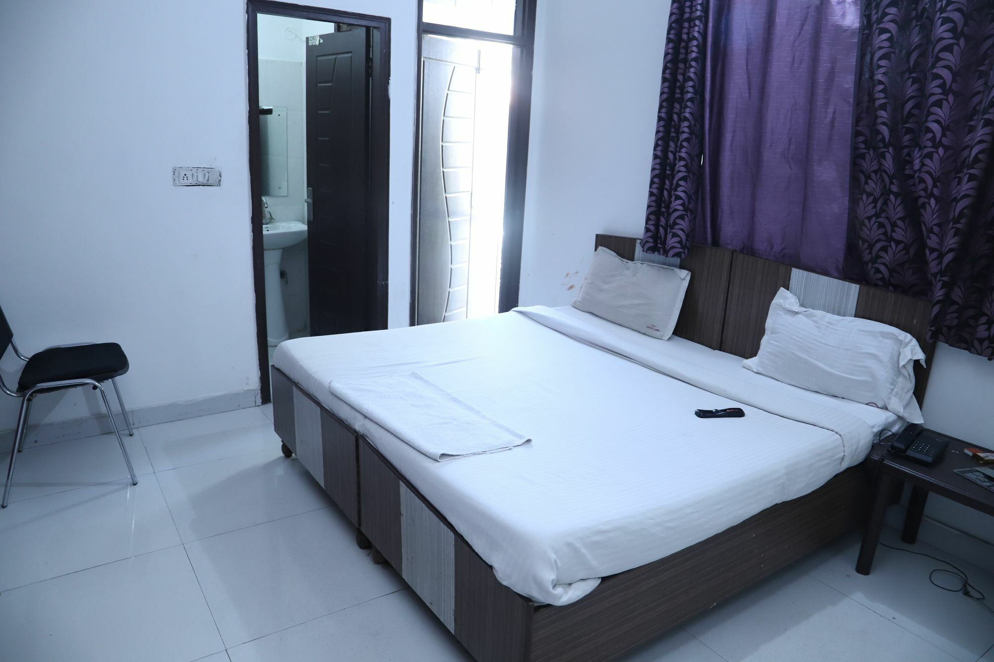 Hotel Airport Land New Delhi Exterior photo